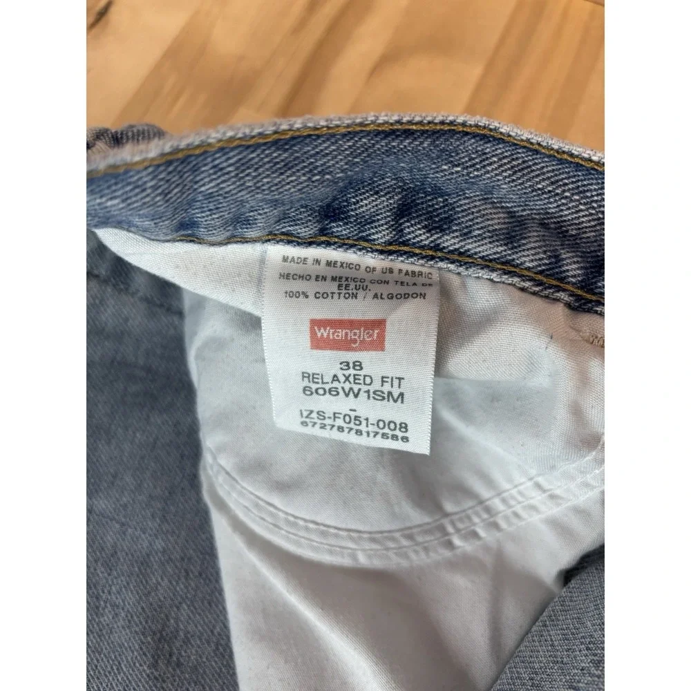 Men's Wrangler 38 Relaxed Fit Denim Bermuda Shorts Blue Medium Wash